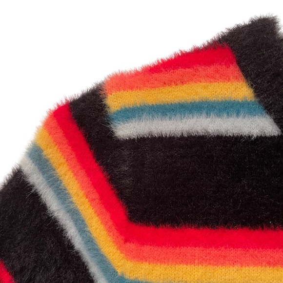 Short sleeve fuzzy tight crop top - Picture 3 of 4